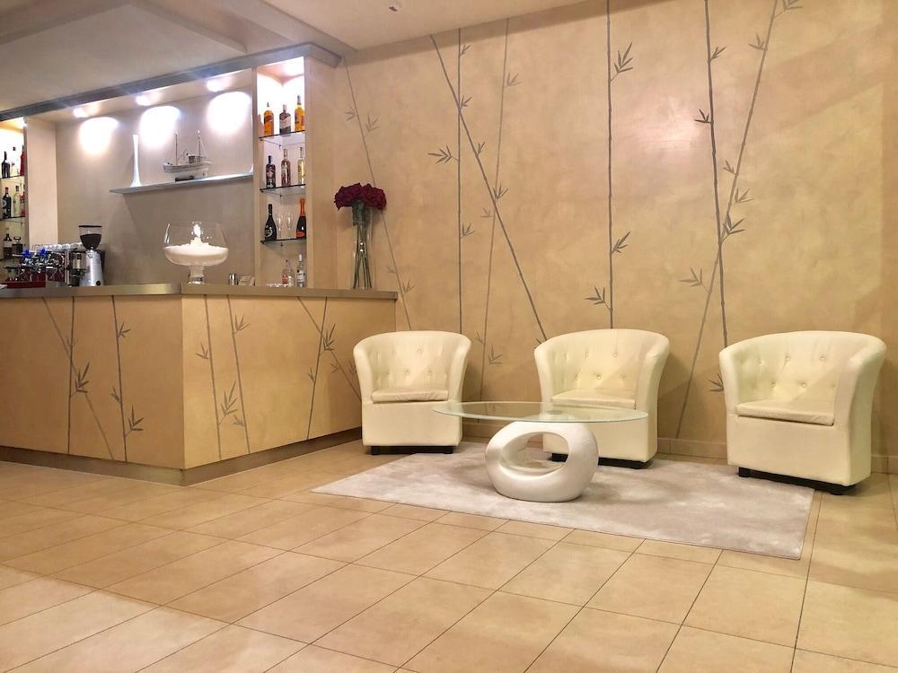 Hotel Cosmopol Cesenatico Buitenkant foto