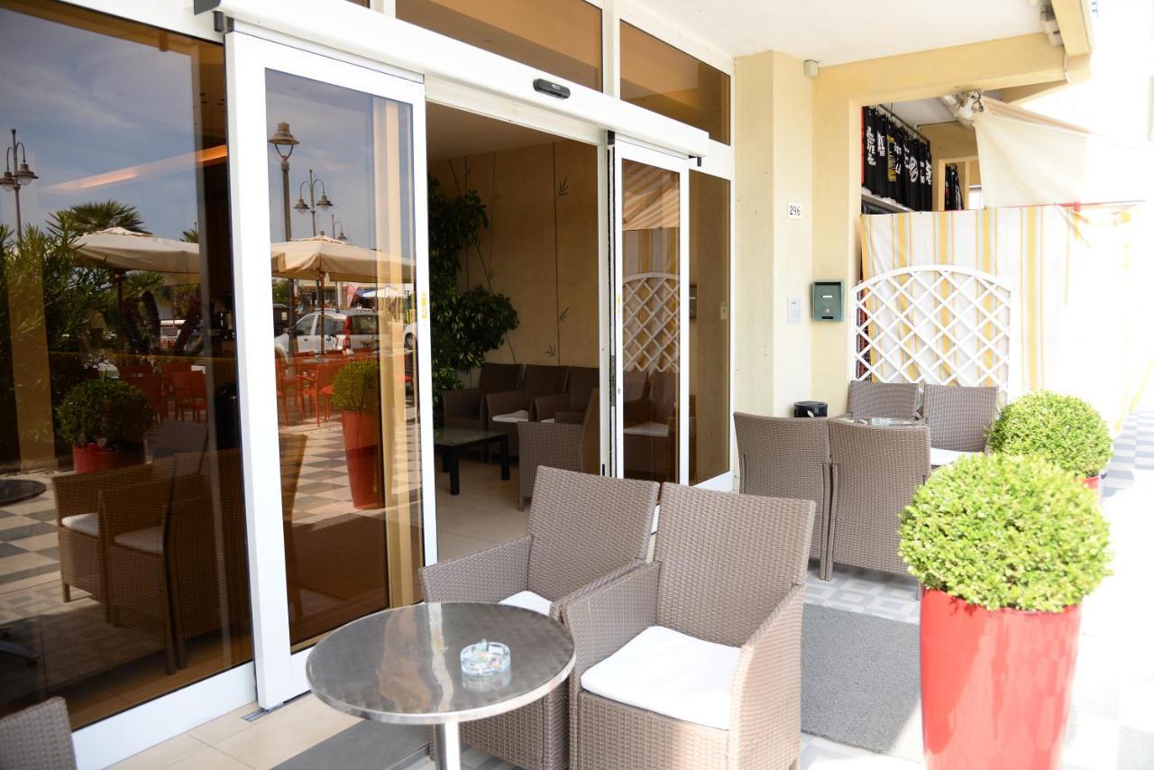 Hotel Cosmopol Cesenatico Buitenkant foto
