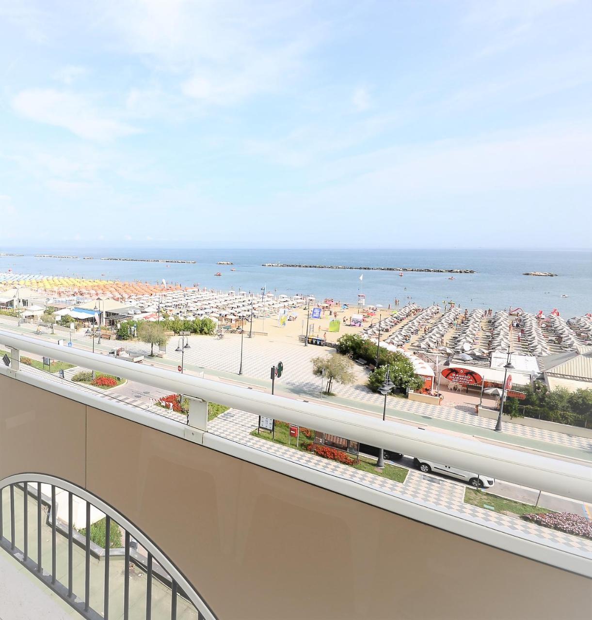 Hotel Cosmopol Cesenatico Buitenkant foto